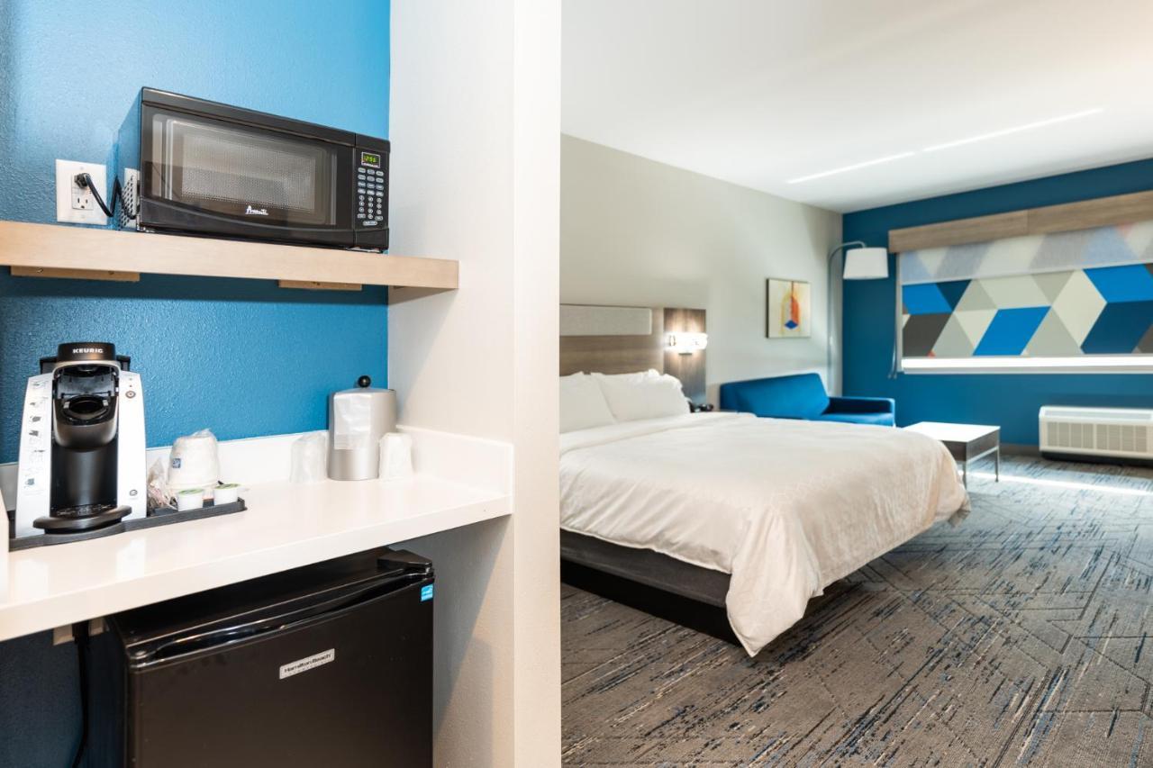 Holiday Inn Express & Suites Charlottesville By Ihg Exterior foto