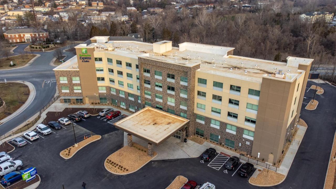 Holiday Inn Express & Suites Charlottesville By Ihg Exterior foto
