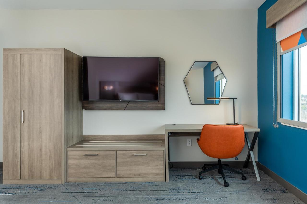 Holiday Inn Express & Suites Charlottesville By Ihg Exterior foto