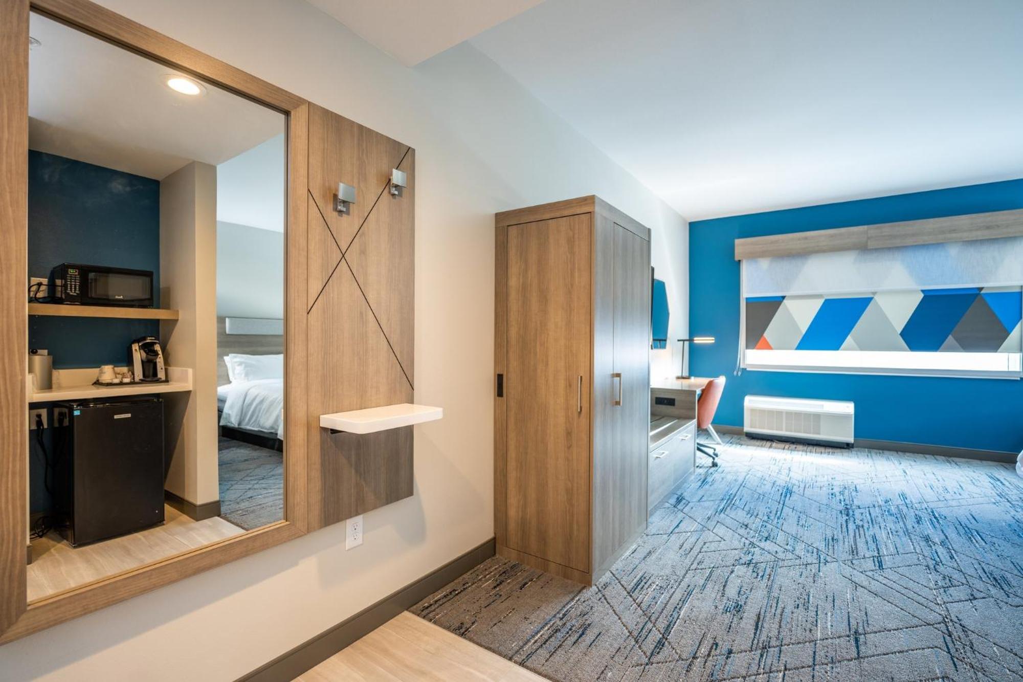 Holiday Inn Express & Suites Charlottesville By Ihg Exterior foto